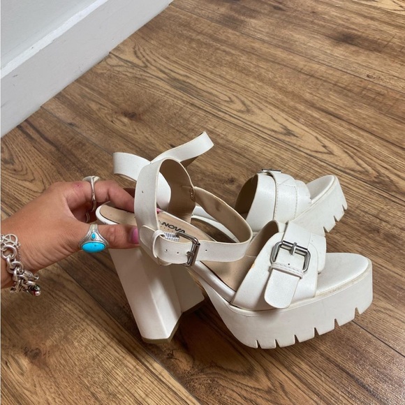 Fashion nova white heels - Picture 2 of 2